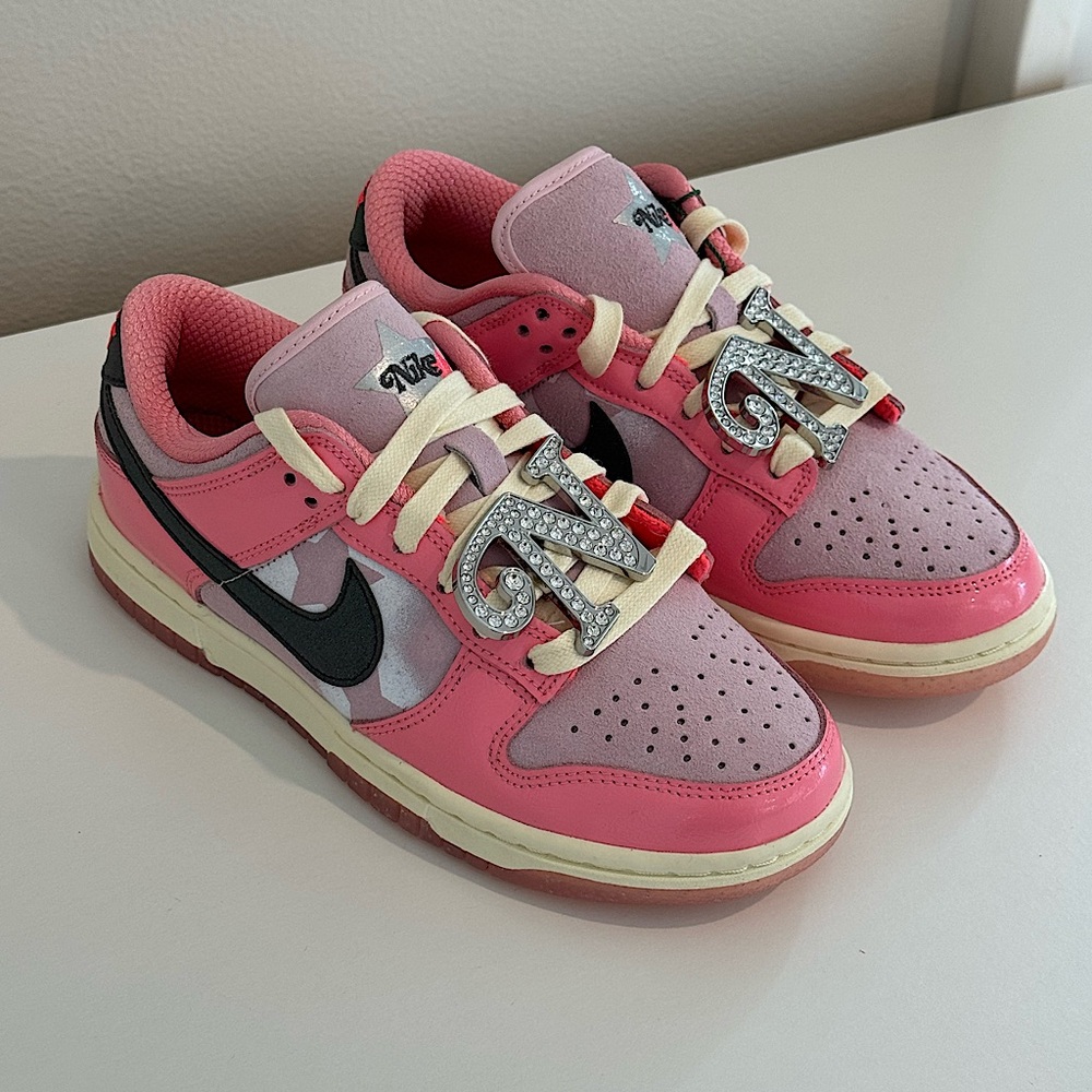 Nike dunk low Barbie. NWT. Size US 5.5. EU 36
